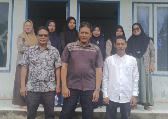 Kepala Puskesmas Sungai Ambawang Kunjungi Polindes Desa Sungai Malaya dalam Rangka Integrasi Layanan Promer dan Monitoring Posyandu Kencana Raya